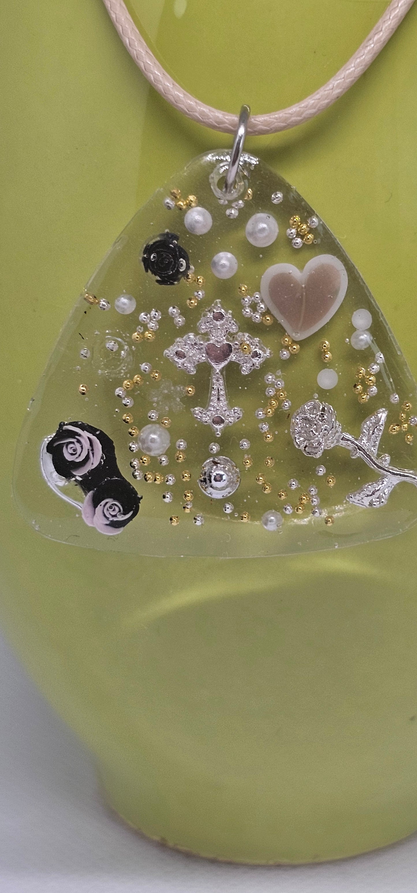Golden Heart Resin Necklace – Triangle Pendant with Pearl & Rose Details image 0