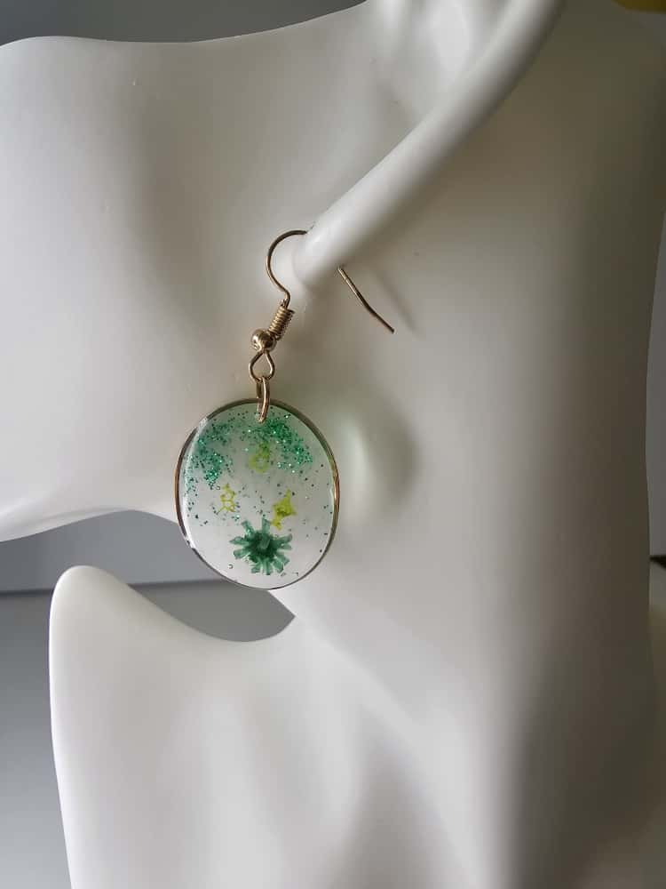 Handmade ā Emerald Bloom Resin Earrings