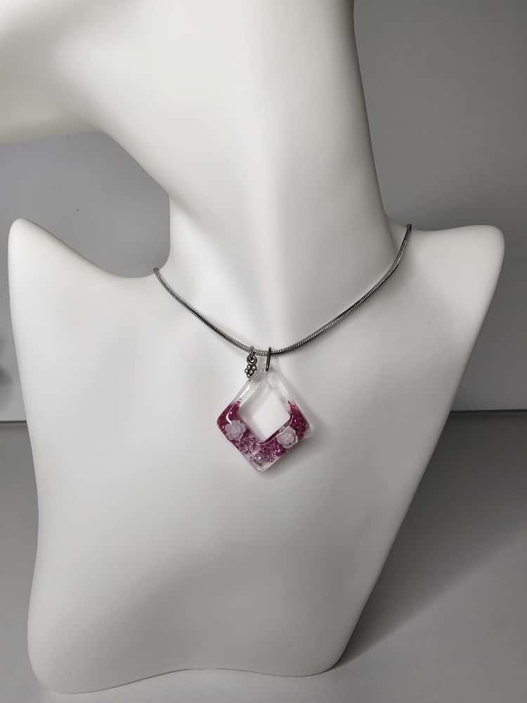 Handmade – Crimson Frost Resin Necklace