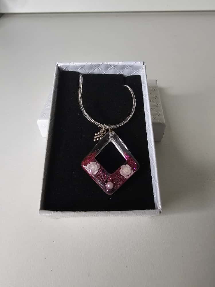 Handmade ā Crimson Frost Resin Necklace