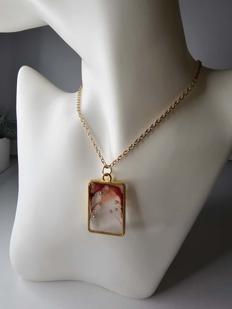 Handmade – Scarlet Pearl Resin Necklace