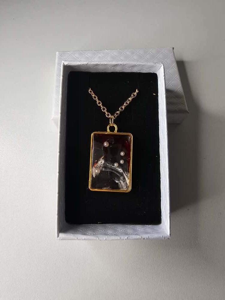 Handmade – Scarlet Pearl Resin Necklace