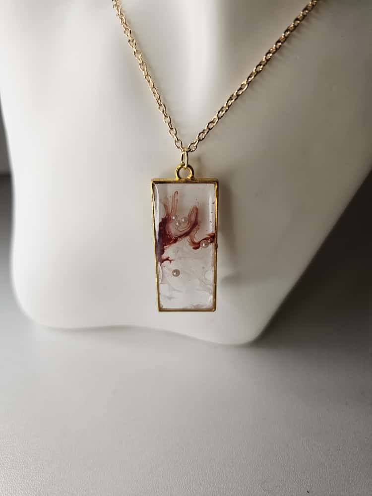 Handmade – Crimson Flow Resin Necklace