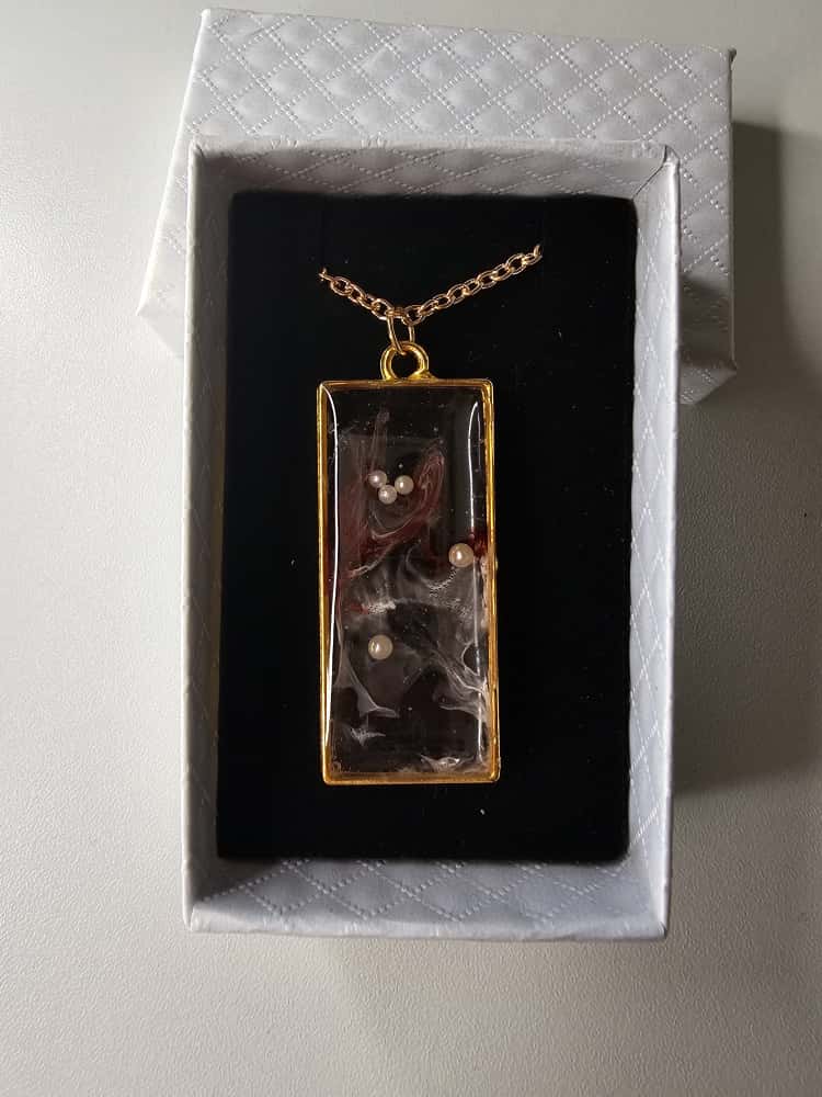 Handmade ā Crimson Flow Resin Necklace