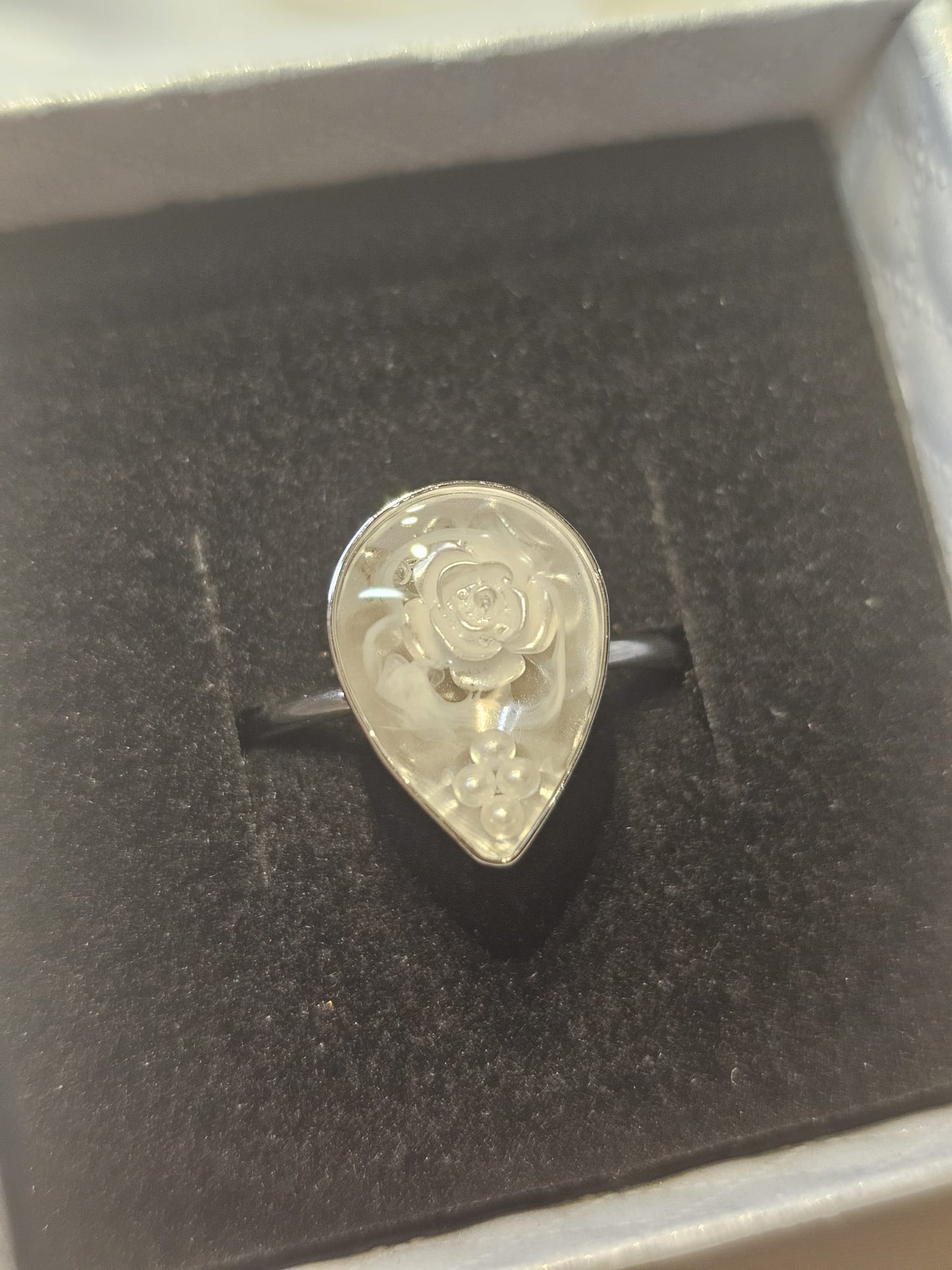 Handmade Teardrop Resin Ring with Clear Floral Detail & Pearls – One Size Adjustable Silver Ring
