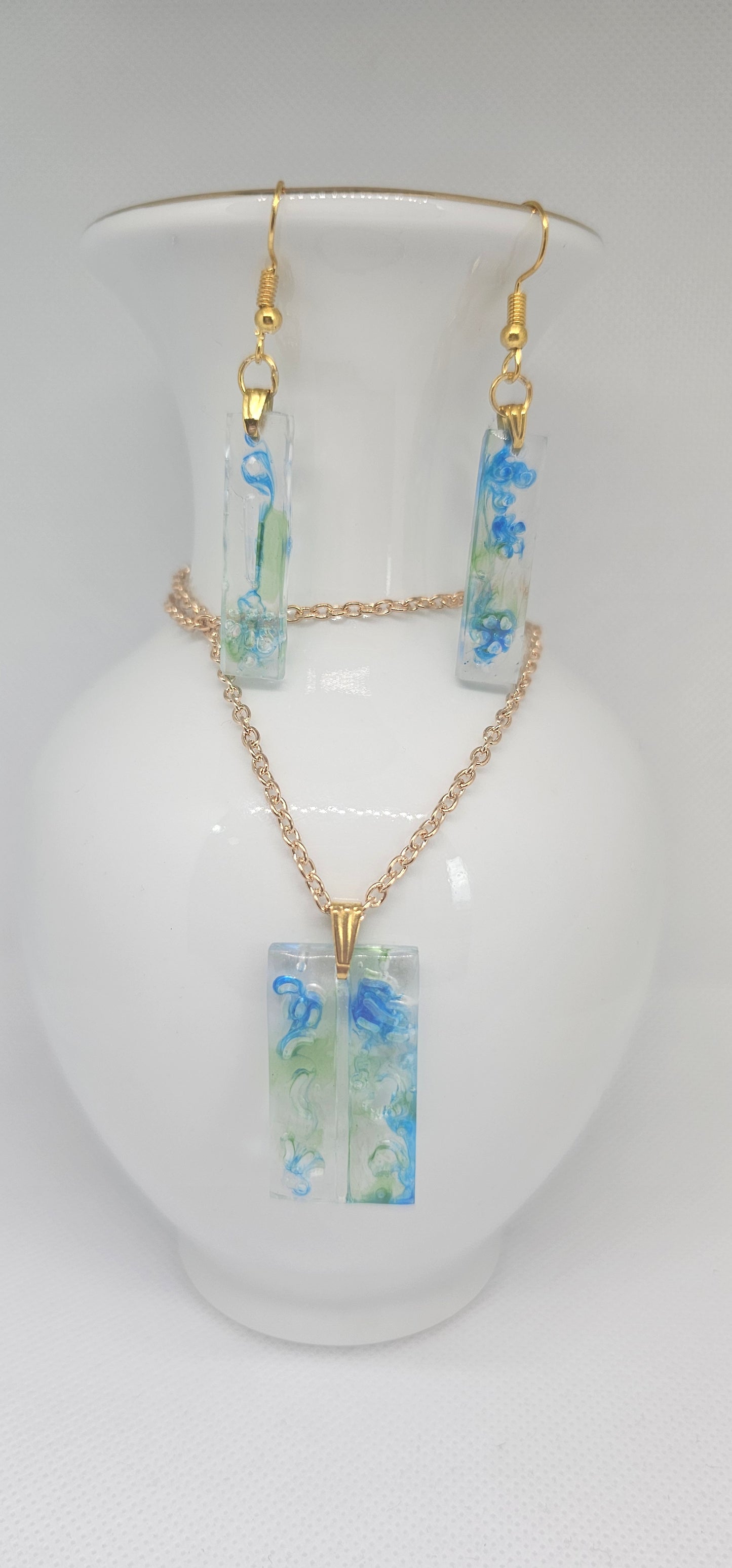Handmade – Ocean Bloom Resin Jewellery Set (Necklace & Earrings)