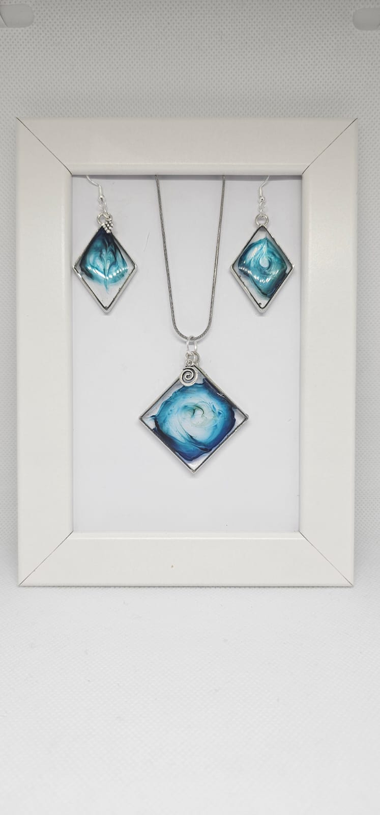 Handmade – Arctic Swirl Resin Jewellery Set (Necklace & Earrings)