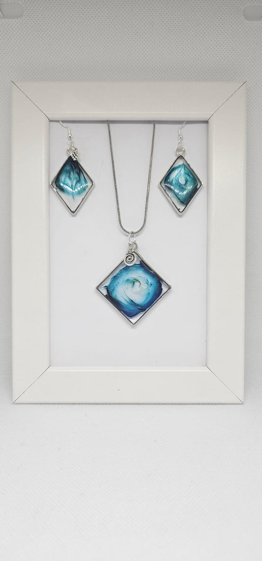 Handmade – Arctic Swirl Resin Jewellery Set (Necklace & Earrings)