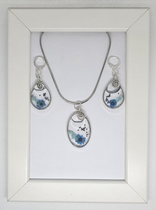 Handmade – Arctic Bloom Resin Jewellery Set (Necklace & Earrings)