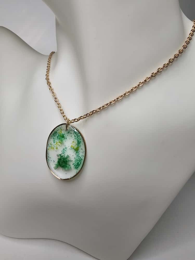 Handmade – Emerald Meadow Resin Jewellery Set (Necklace & Earring)