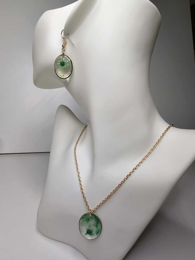 Handmade – Emerald Meadow Resin Jewellery Set (Necklace & Earring)
