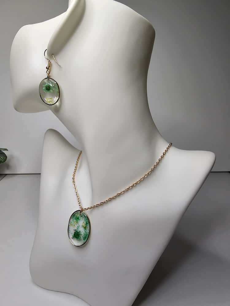 Handmade – Emerald Meadow Resin Jewellery Set (Necklace & Earring)