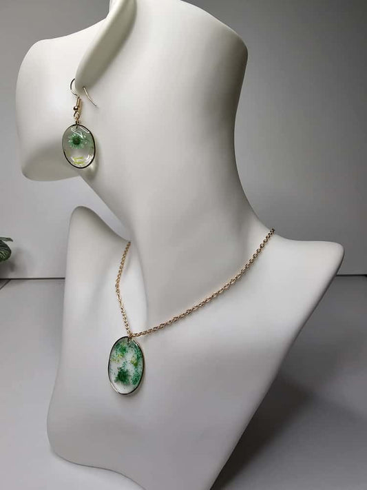 Handmade – Emerald Meadow Resin Jewellery Set (Necklace & Earring)