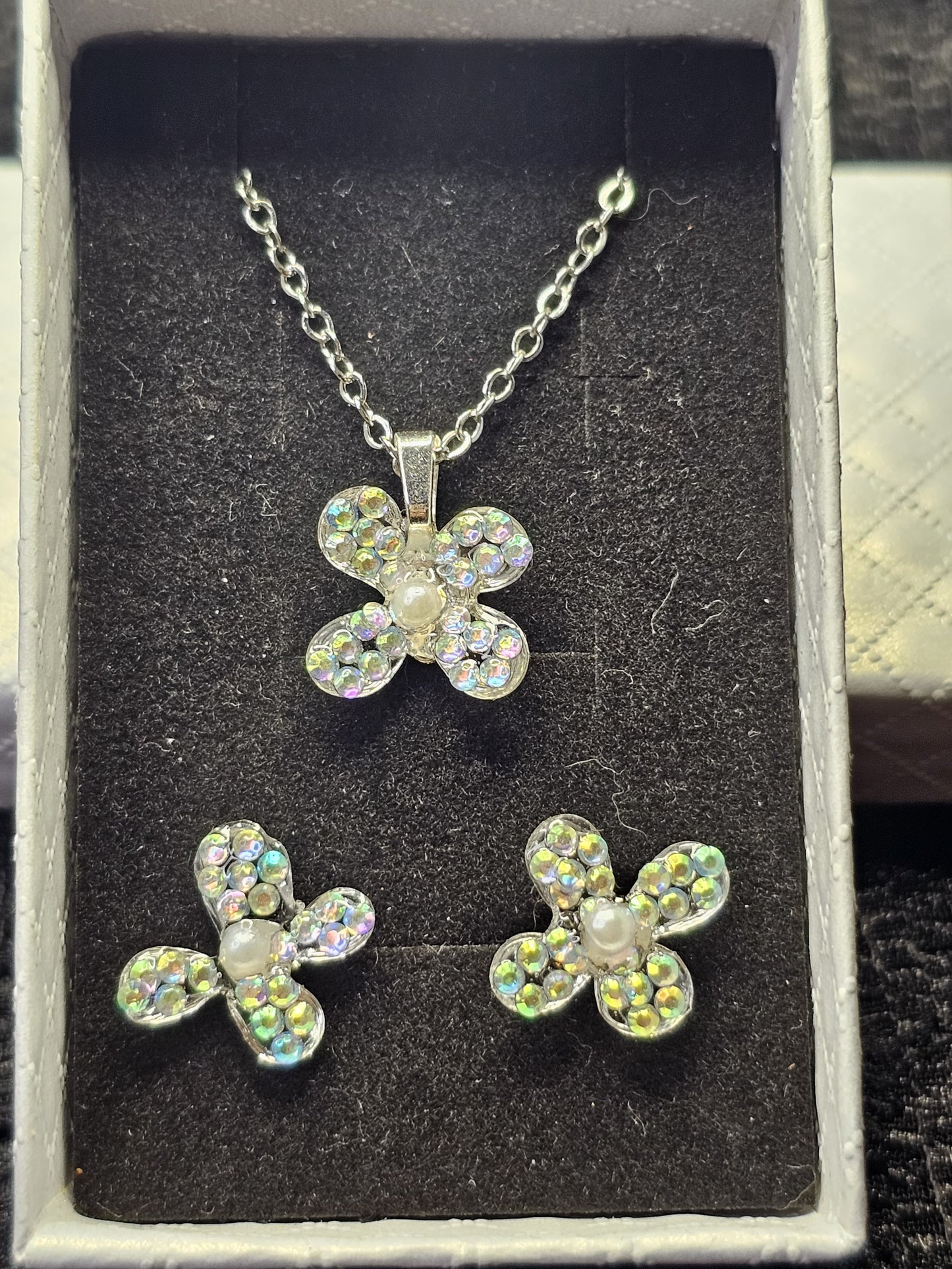 Iridescent Bloom Resin Jewellery Set – Handcrafted Flower Necklace & Earrings | Resin & Root