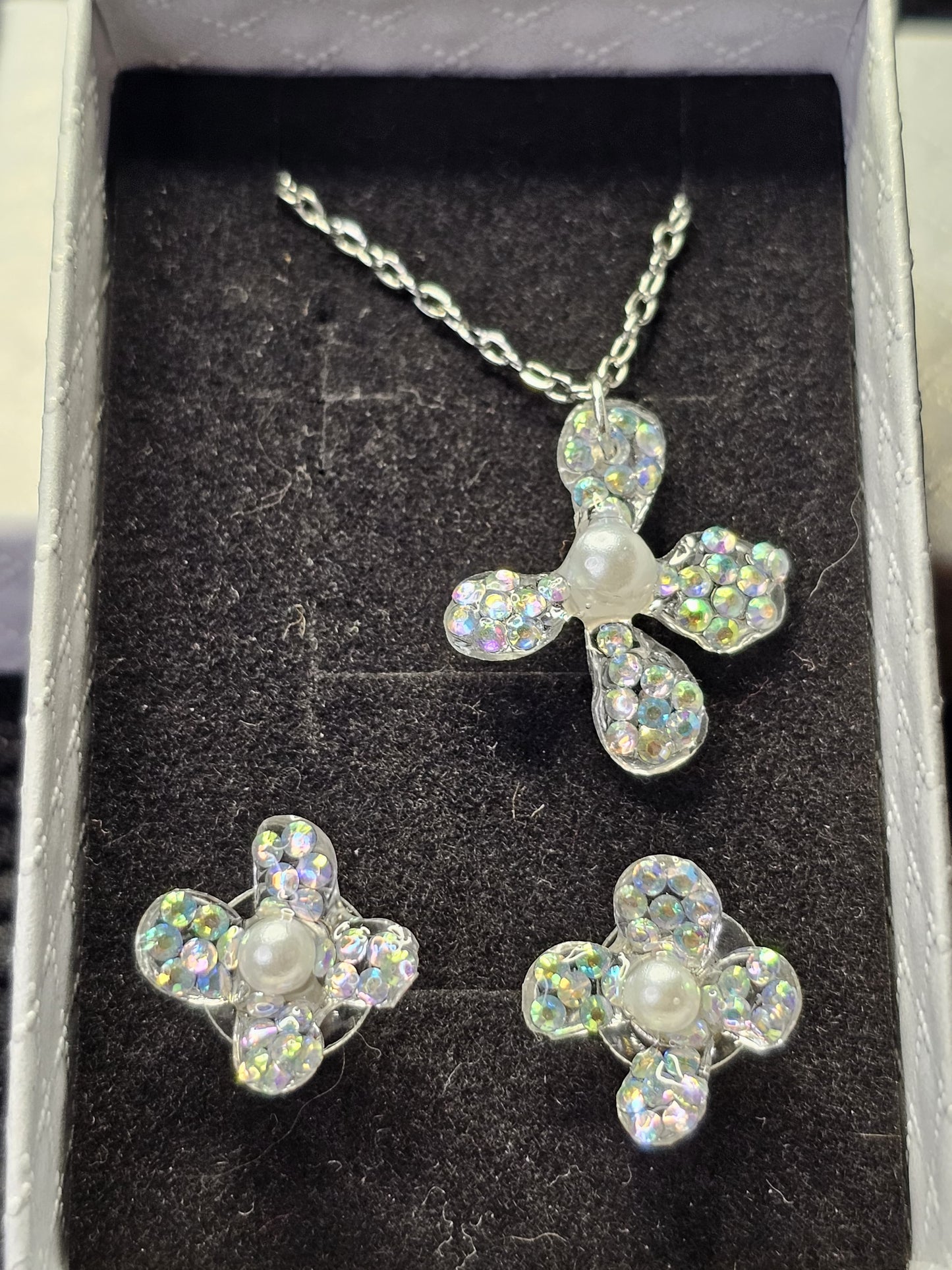 Handmade Floral Resin Necklace & Earrings Set | Resin & Root