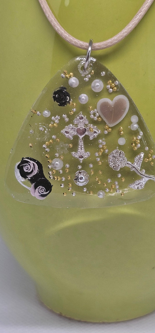 Golden Heart Resin Necklace – Triangle Pendant with Pearl & Rose Details image 0