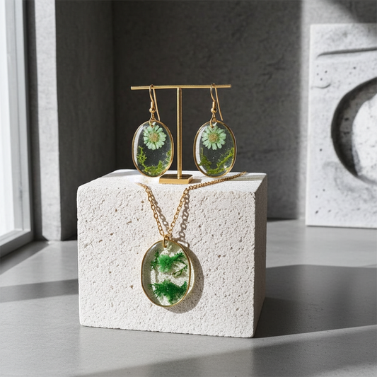 Handmade – Emerald Meadow Resin Jewellery Set (Necklace & Earring)
