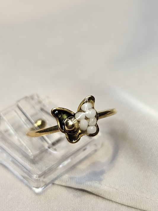 Ivory Butterfly Resin Ring – One Size (Adjustable)