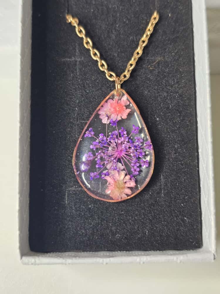 Handmade – Wildflower Glow Resin Jewellery Set (Necklace & Earring)