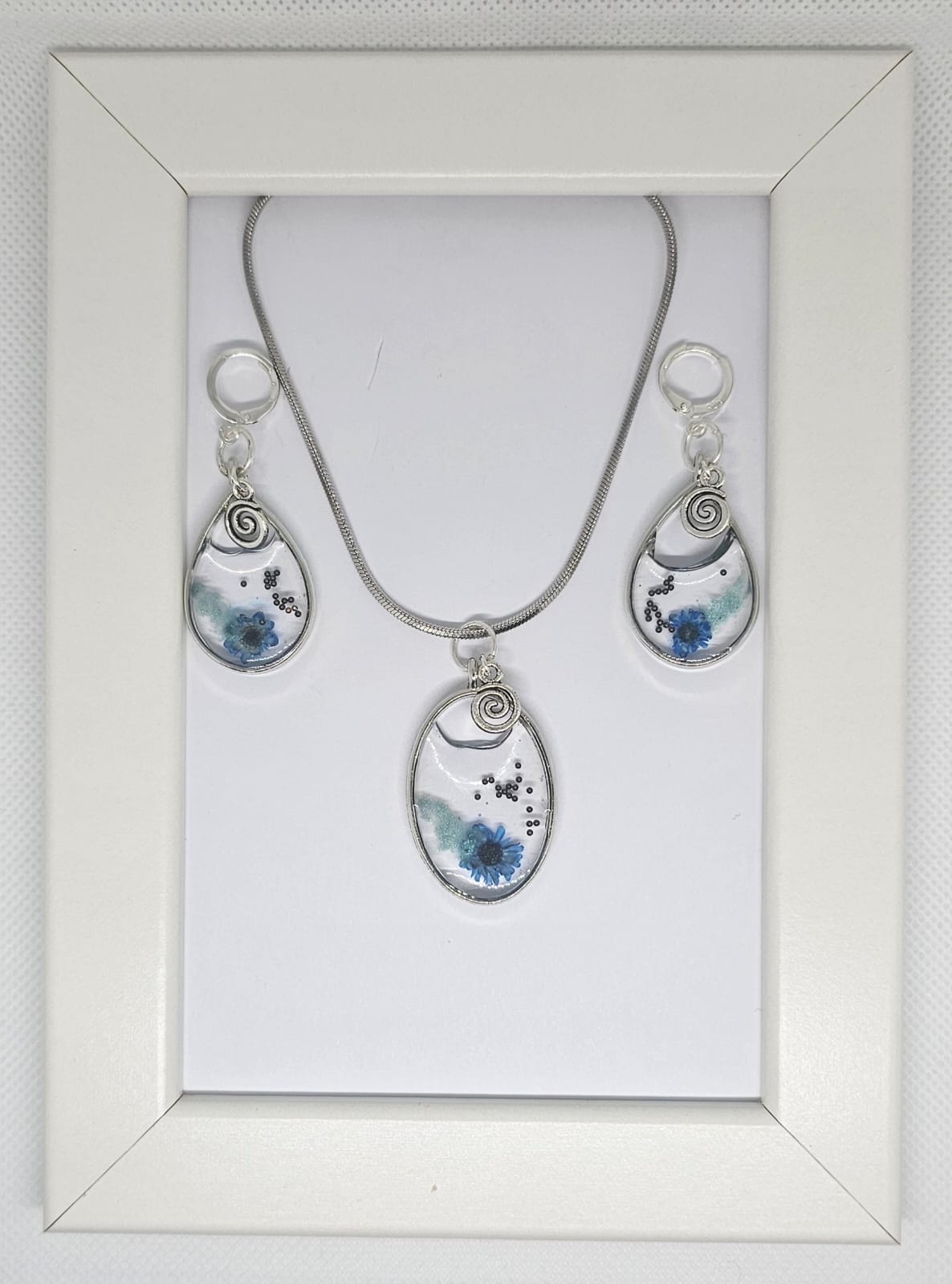 Handmade – Arctic Bloom Resin Jewellery Set (Necklace & Earrings)