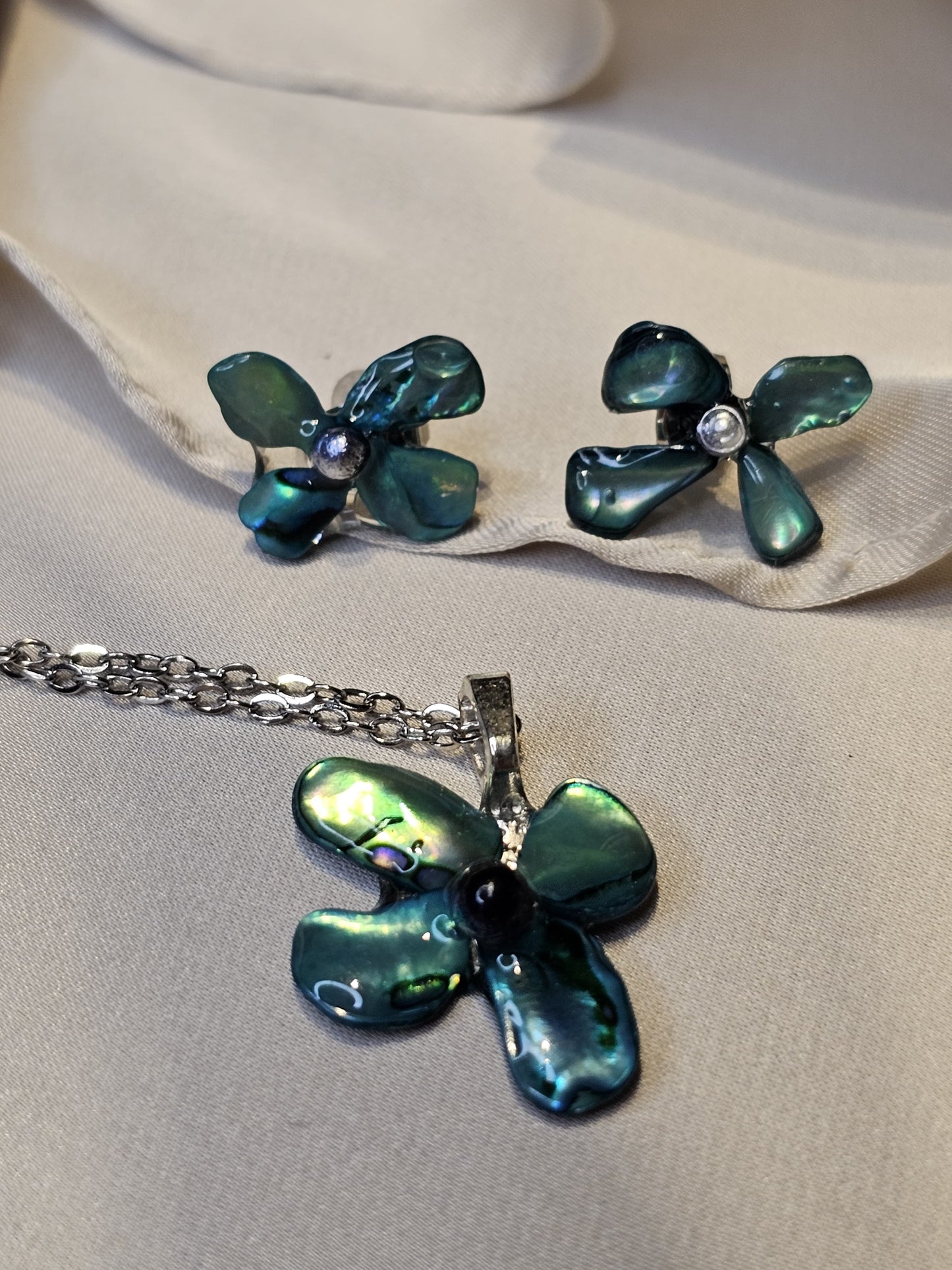 Emerald Tide Resin Jewellery Set – Handcrafted Necklace & Earrings | Resin & Root