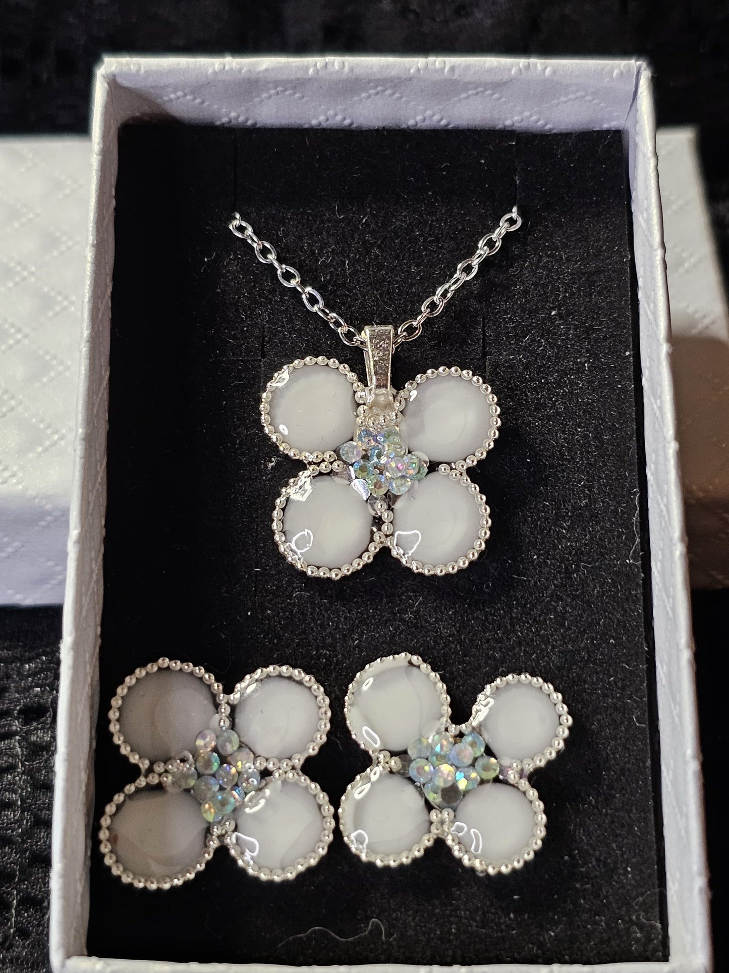 Ivory Bloom Resin Jewellery Set – Handmade Necklace & Earrings | Resin & Root