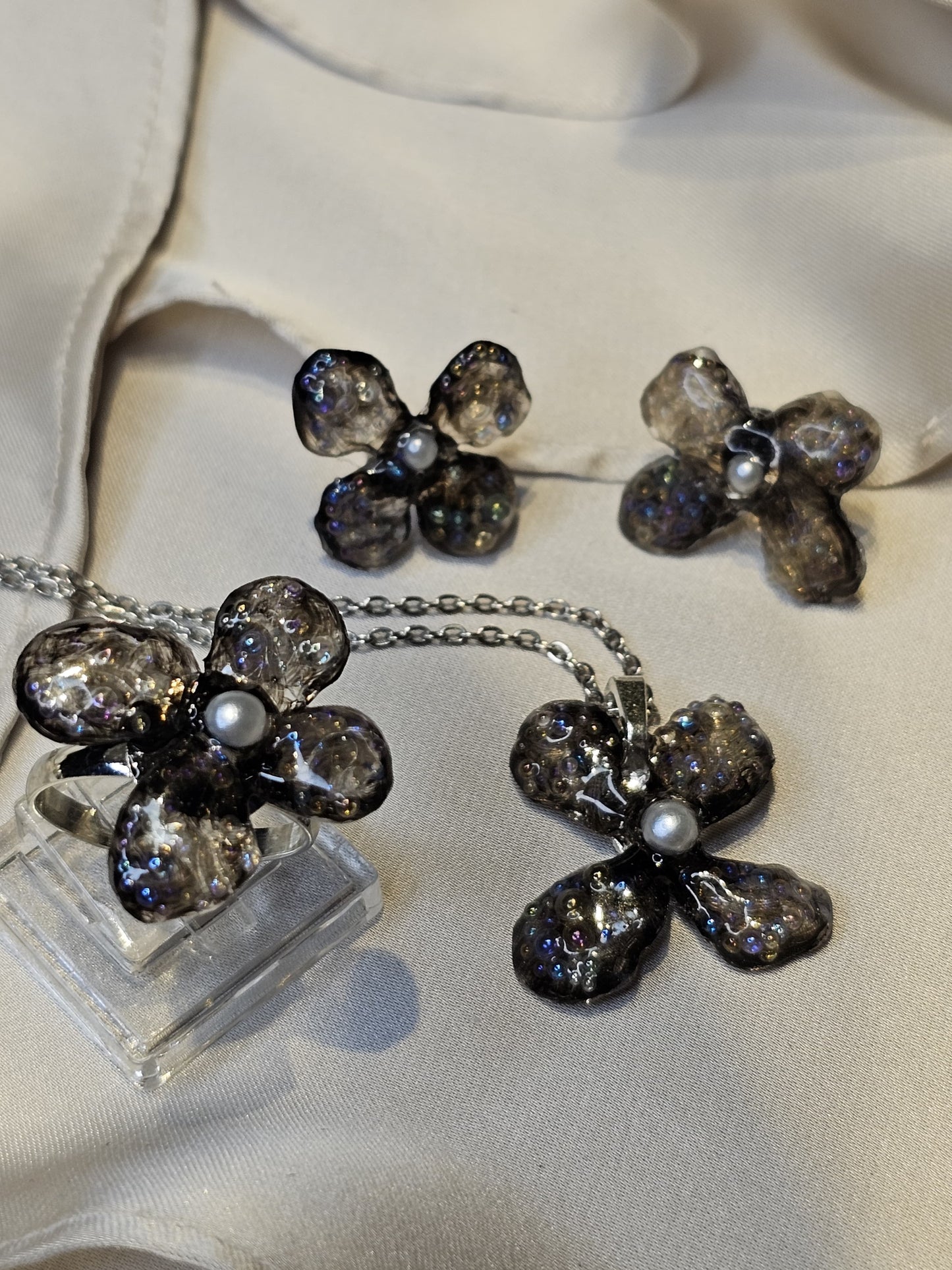 Handmade Dark Pearl Floral Resin Jewellery Set | Necklace, Earrings & Ring – Resin & Root